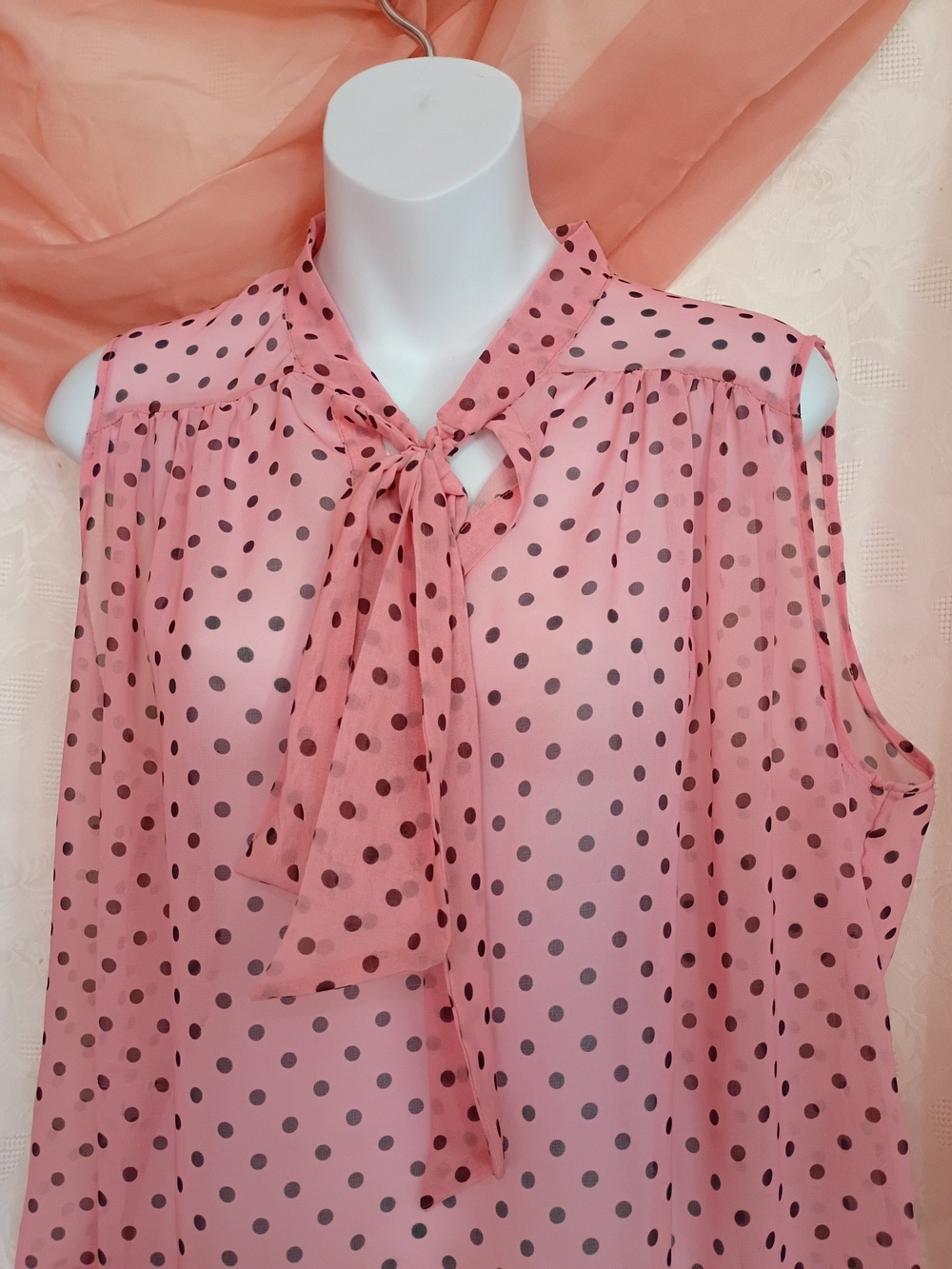 New York & Company Ladies Pink Polka Dot Sheer Tie-Front Sleeveless Blouse Sz Lg - Picture 3 of 10